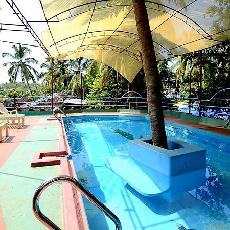 Oyo 2440 Palm Grove Hotel Vagator Buitenkant foto