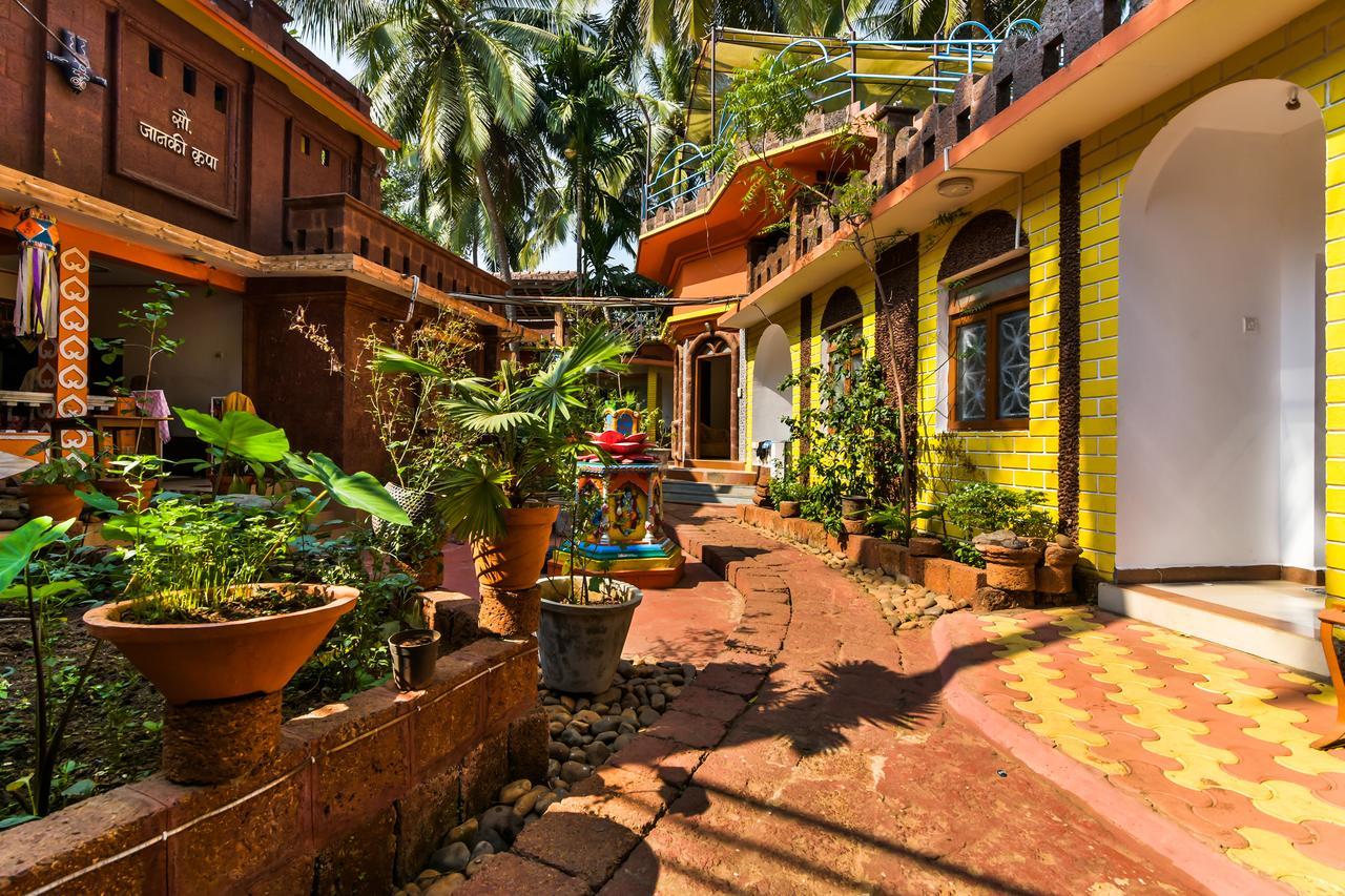 Oyo 2440 Palm Grove Hotel Vagator Buitenkant foto